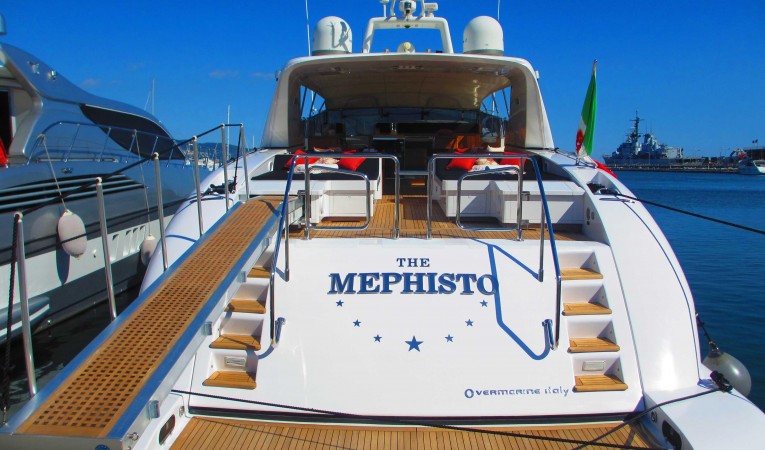 80 Mangusta Stern