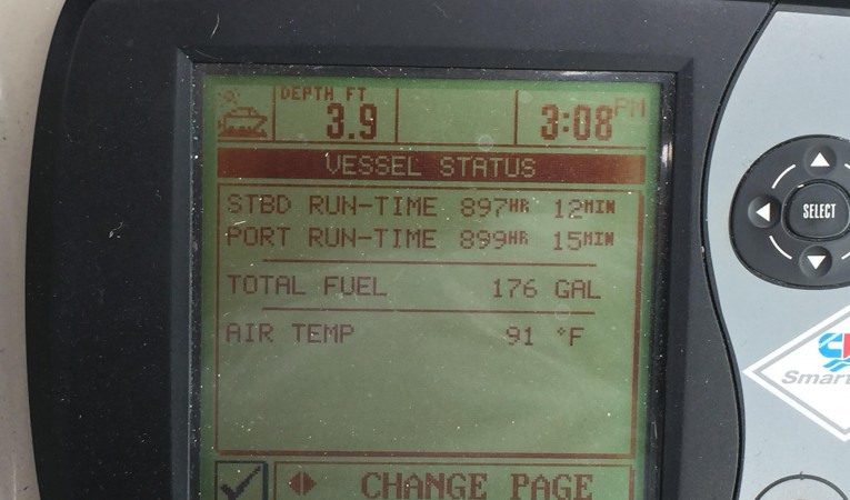 39 Sea Ray Smartcraft display