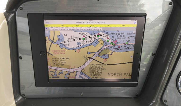 39 Sea Ray Ipad in docking system