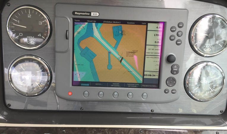 39 Sea Ray Raymarine plotter radar