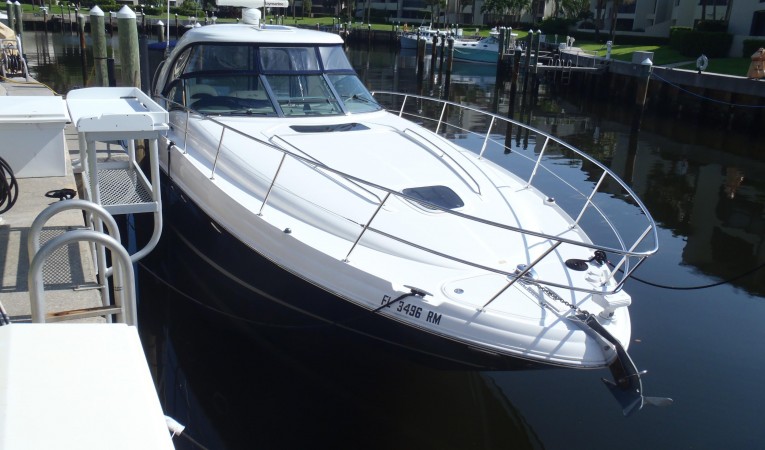 39 Sea Ray Stbd bow