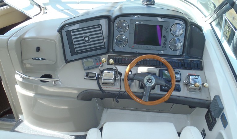 39 Sea Ray Helm console