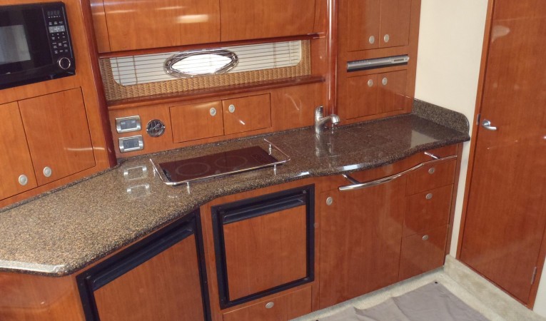 39 Sea Ray Galley fwd