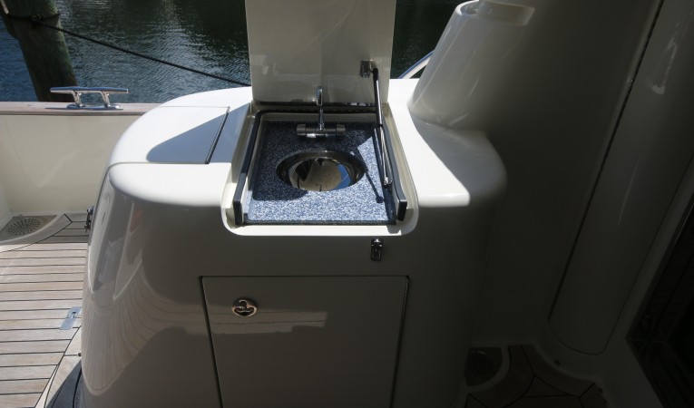 66 Vicem port wet bar, fridge under