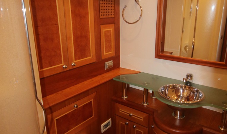 66 Vicem VIP ensuite head