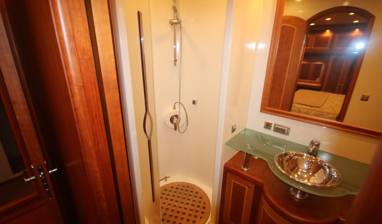 66 Vicem master ensuite head