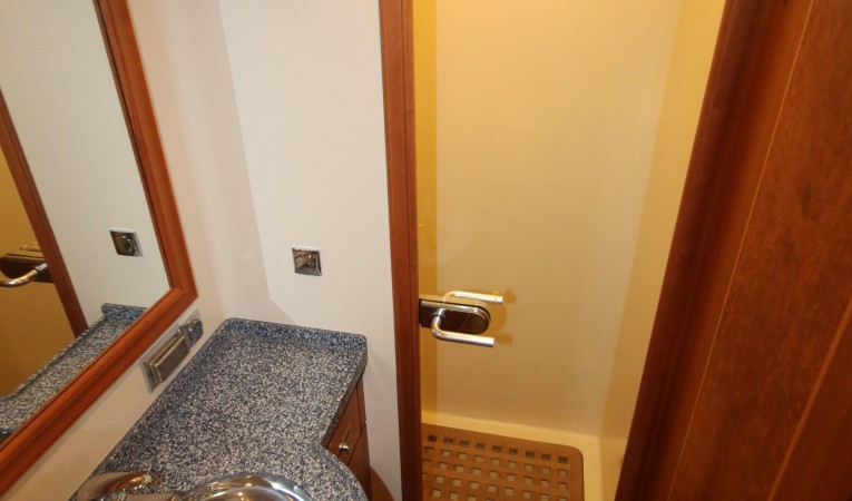 66 Vicem crew shower