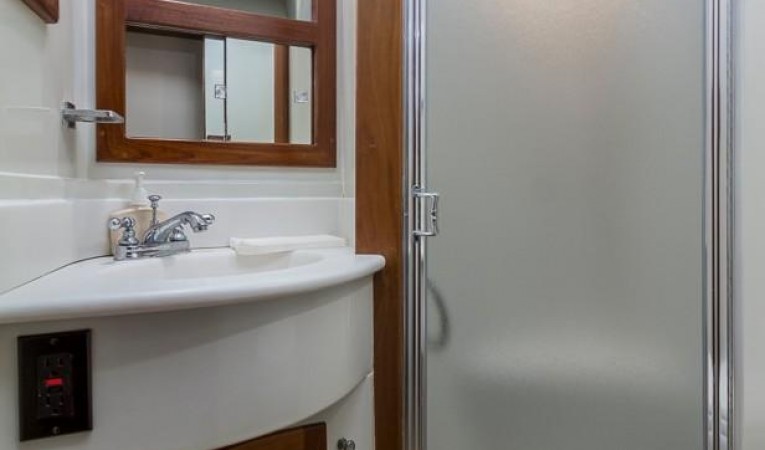 48 Californian Stall Shower