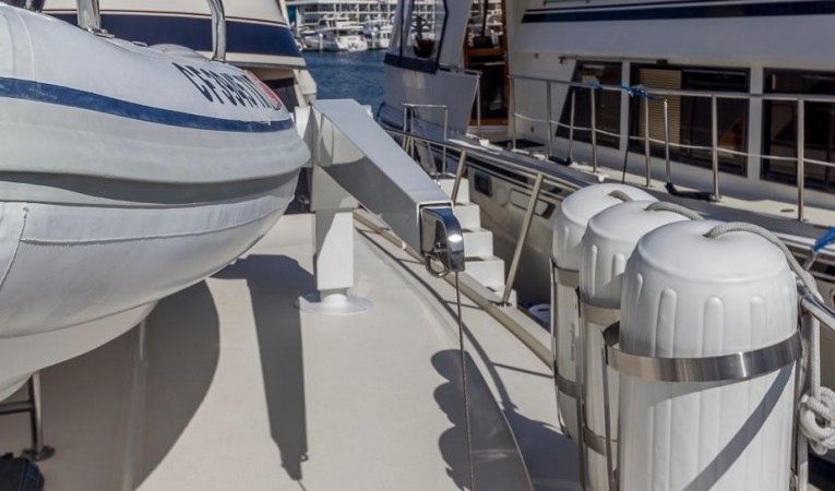 48 Californian Dinghy Crane