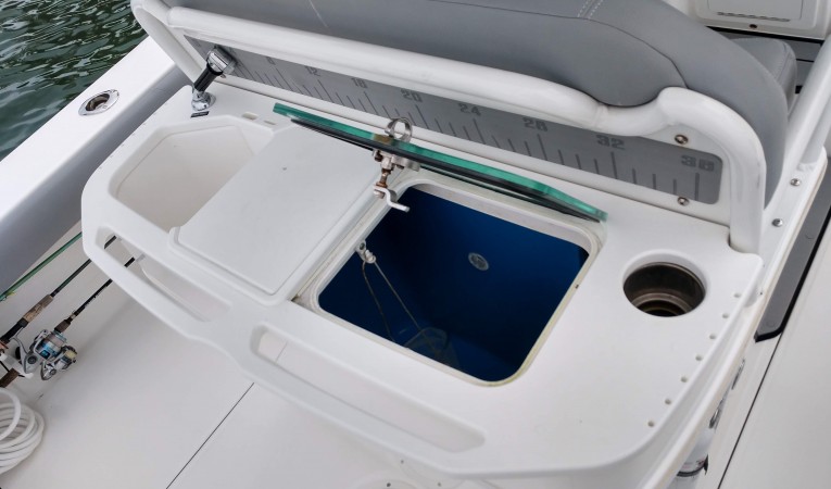 27 Everglades 31 Gal Live Well