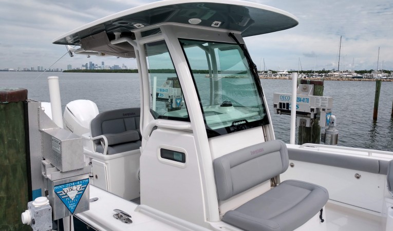 27 Everglades Painted T-top