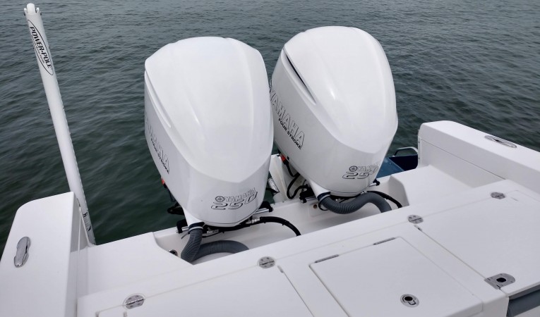 27 Everglades Twin Yamaha 250's