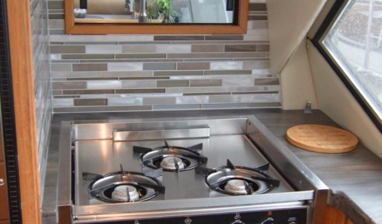 40 Bayliner 4087 Galley appliances