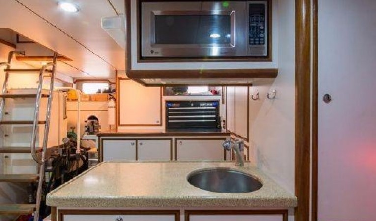 66 Offshore Aft Utility Area