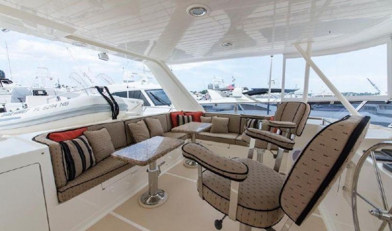 66 Offshore Flybridge Settee