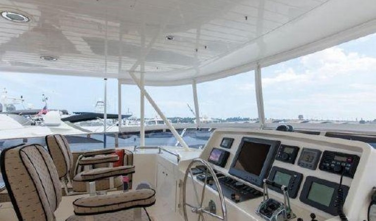 66 Offshore Flybridge Helm to Port