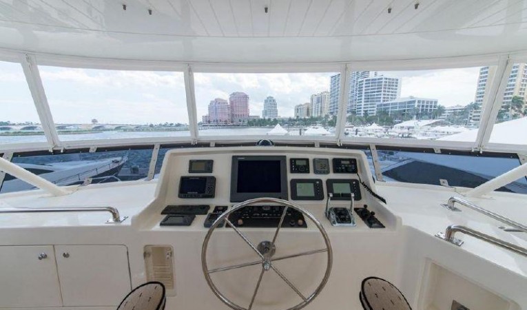 66 Offshore Flybridge Helm