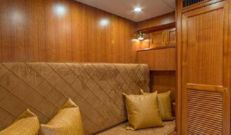 66 Offshore Guest Stateroom Bunks Down