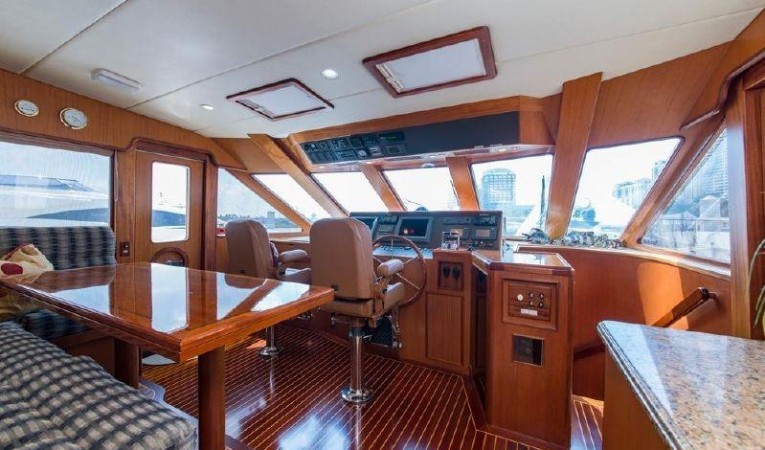 66 Offshore Pilothouse Forward