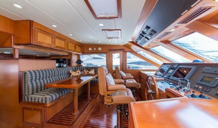 66 Offshore Pilothouse to Port