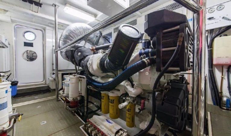 66 Offshore Port Engine Forward