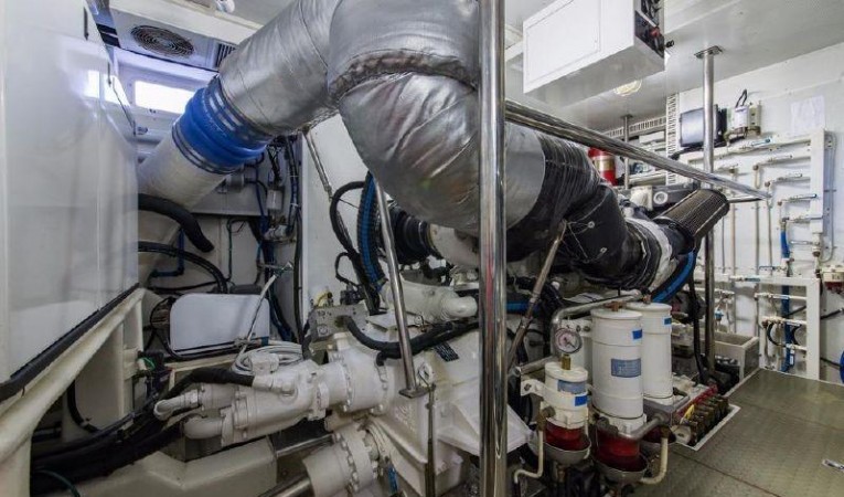 66 Offshore Port Engine Aft