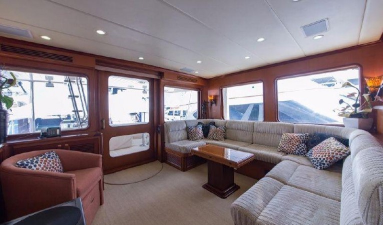 66 Offshore Salon Port Aft