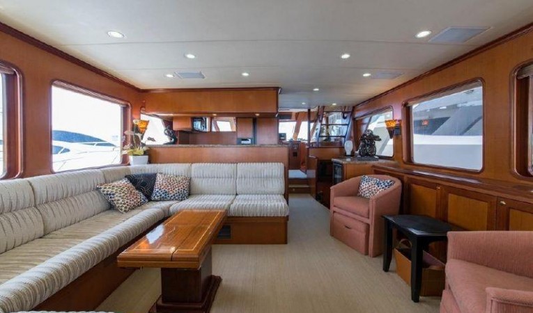 66 Offshore Salon Forward