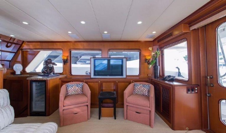 66 Offshore Salon Starboard TV Up