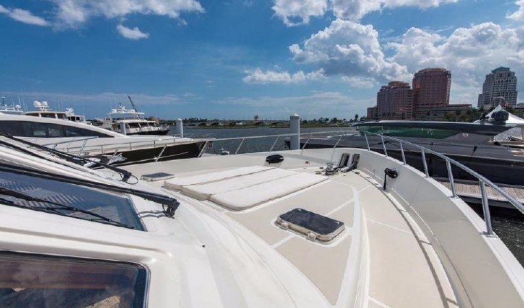 66 Offshore Foredeck Starboard