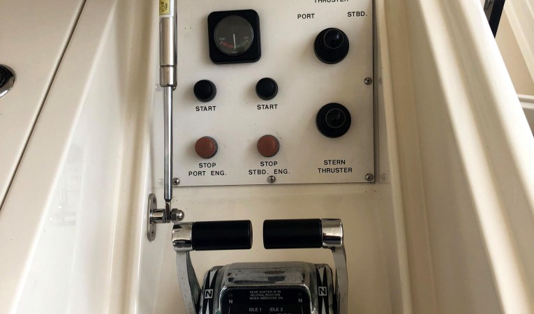 66 Offshore Aft Deck Controls