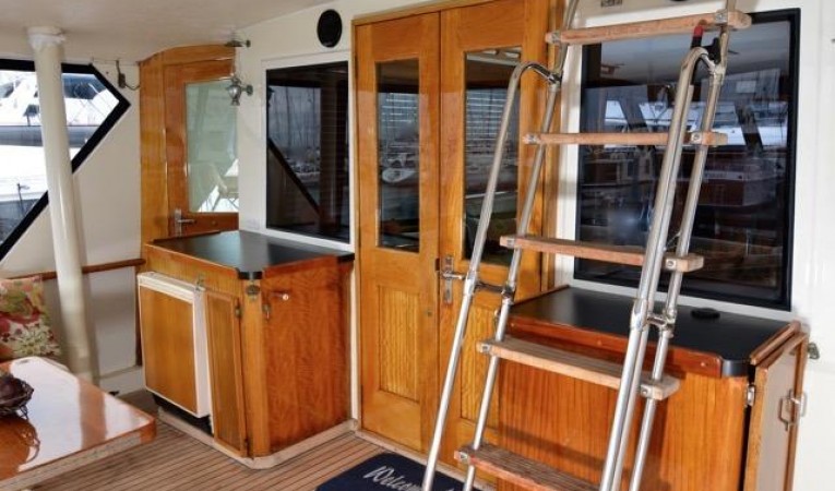58 Hatteras Aft deck looking forward to port