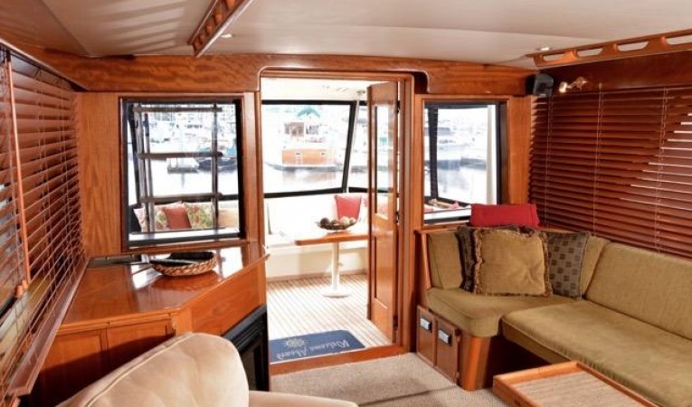 58 Hatteras Salon- Looking aft
