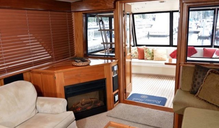 58 Hatteras Salon- Looking starboard