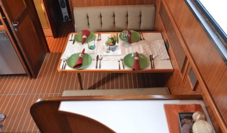 58 Hatteras Galley- Dinette to starboard