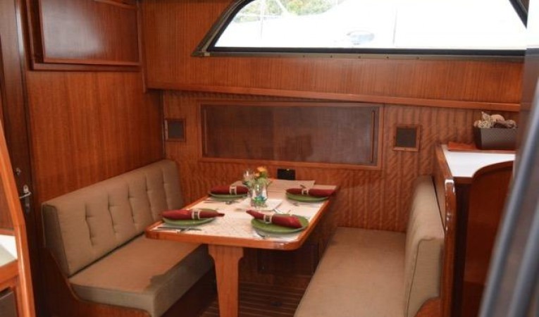 58 Hatteras Dinette