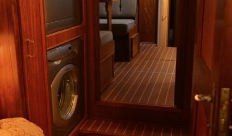 58 Hatteras Guest Stateroom- Looking aft