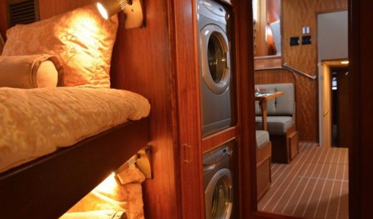58 Hatteras Guest Stateroom- Looking aft