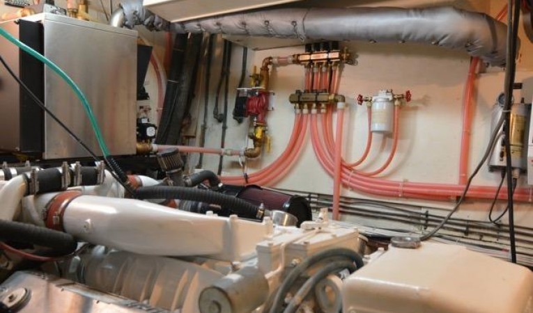 58 Hatteras Engineroom- Port