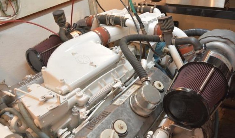 58 Hatteras Engineroom