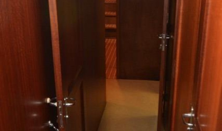 58 Hatteras Companionway- forward