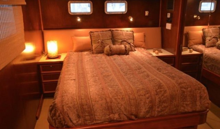 58 Hatteras Queen sized bed
