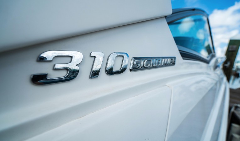 31 Chaparral 310 Signature