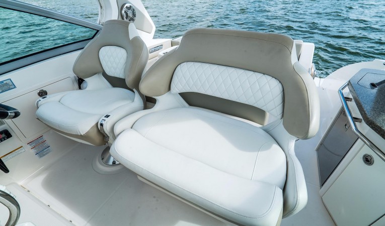 31 Chaparral Helm Seating