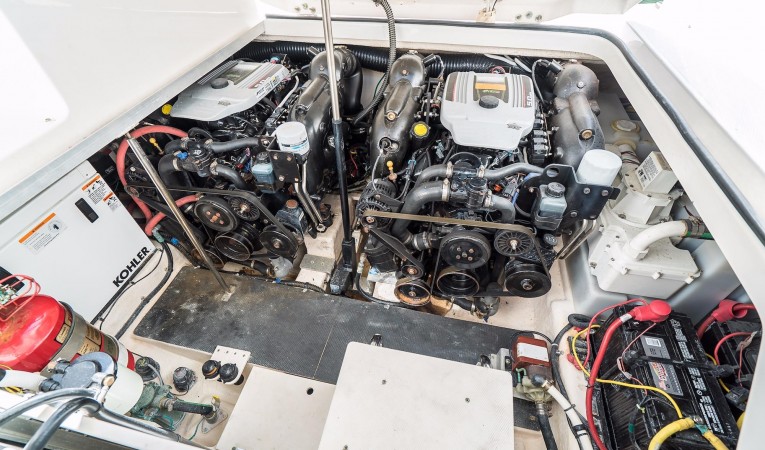 31 Chaparral Engineroom