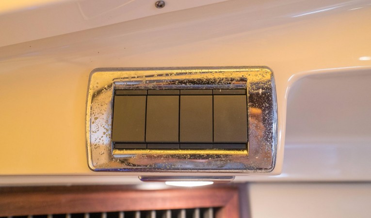 31 Chaparral Metal Trim Oxidation