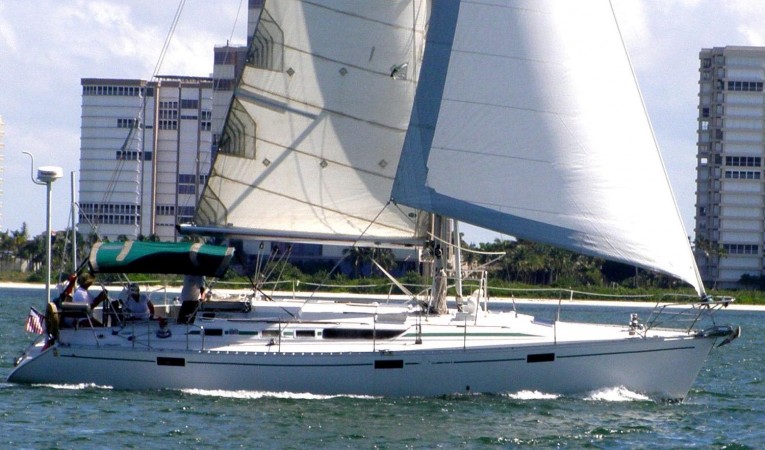 43 Beneteau Starboard profile under sail