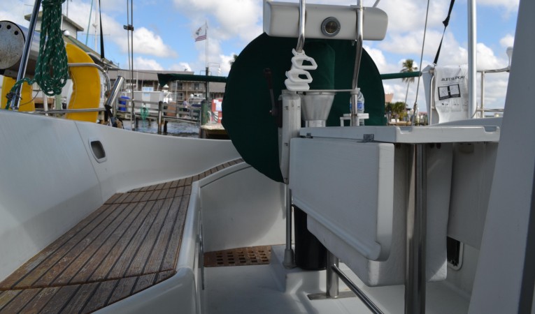 43 Beneteau Helm and cockpit