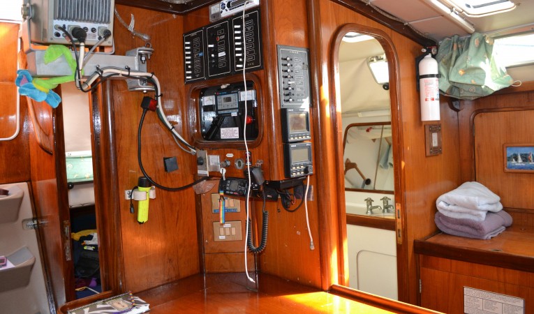 43 Beneteau Navigation station