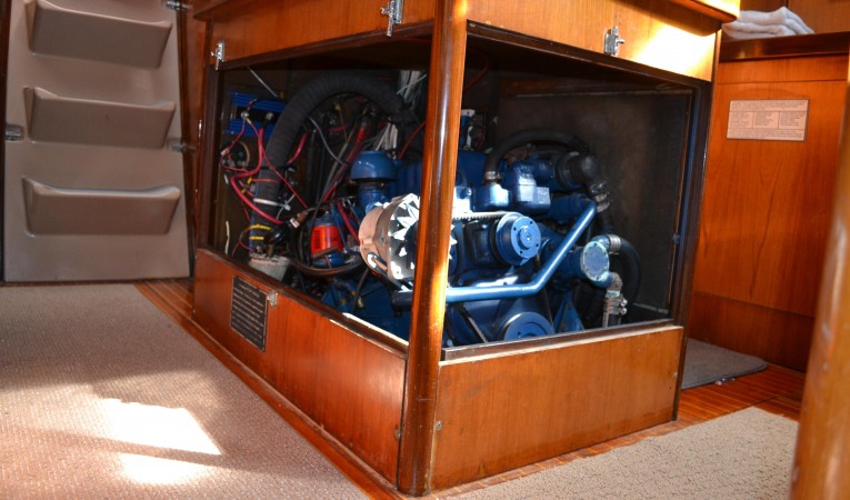 43 Beneteau Easy access engine